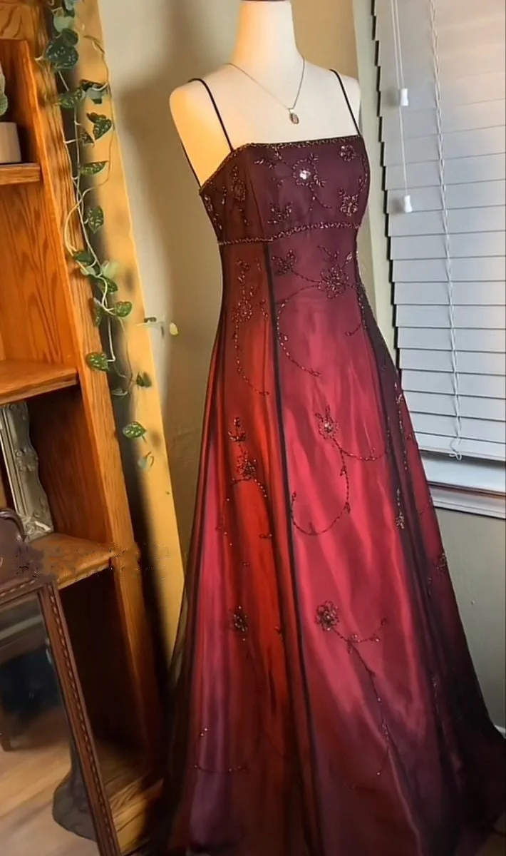 Burgundy Spaetti Straps Exquisite Beaded Long Tulle Ball Gown Evening Dress prom dress