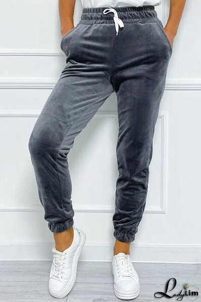 Fashionable and Minimalist garment