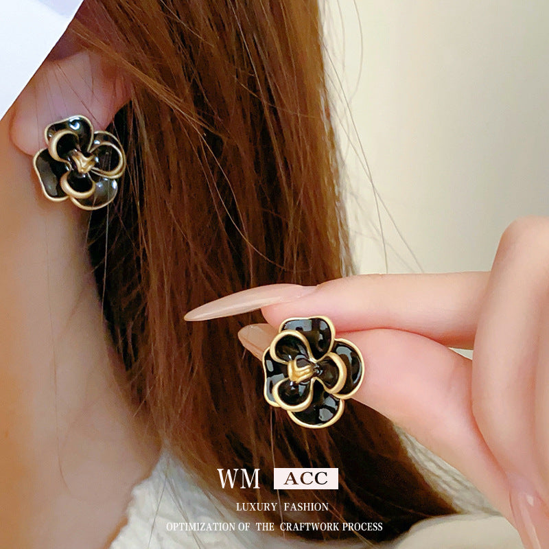 Chic Pearl Geometric Flower Alloy Pearl Inlay Earrings