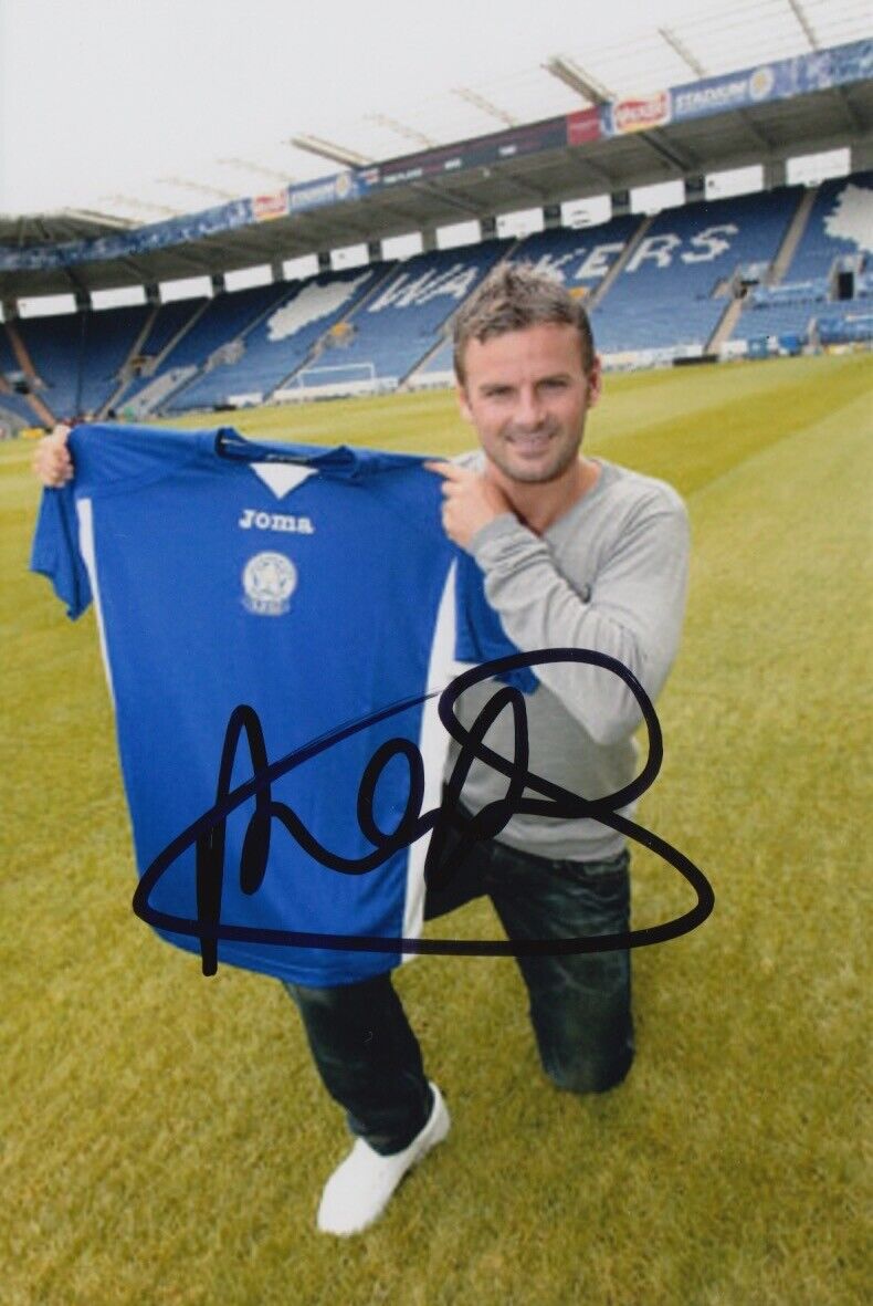 LEICESTER CITY HAND SIGNED RICHIE WELLENS 6X4 Photo Poster painting.