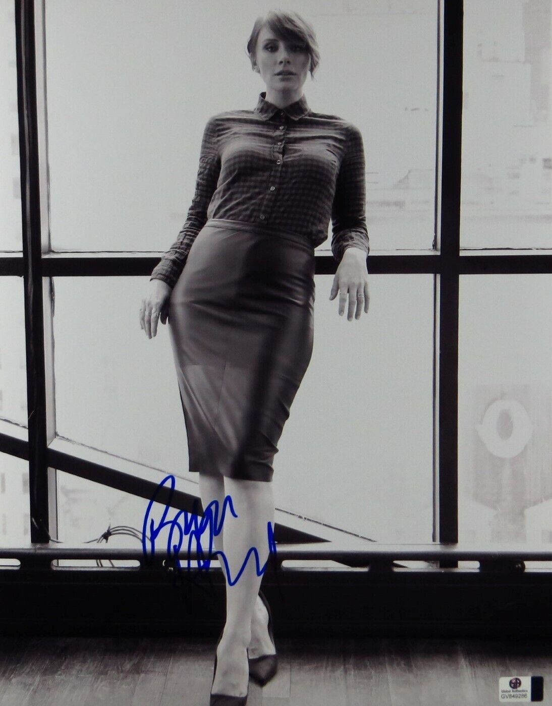 Bryce Dallas Howard Autographed 11X14 Photo Poster painting Gorgeous Sexy Window Pose GV849286