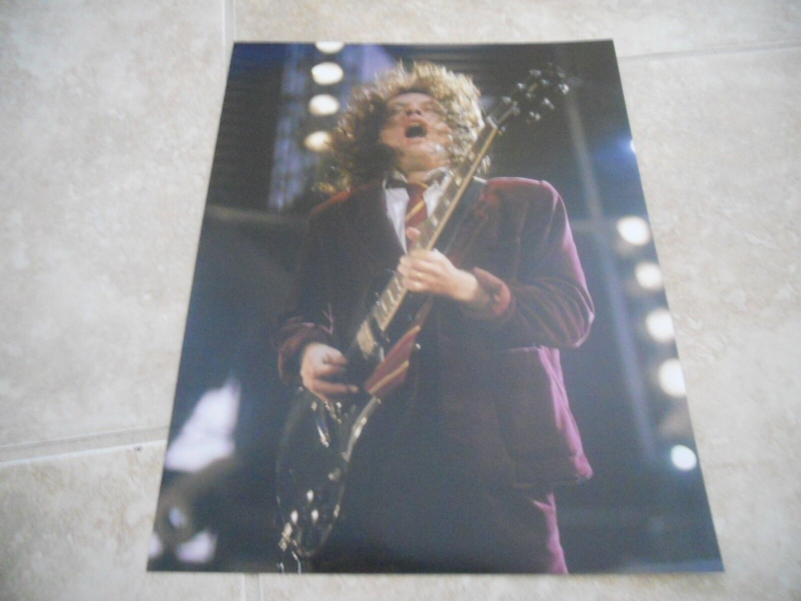 AC/DC Angus Young Live Concert Tour 吉他彩色 11x14 照片 #3