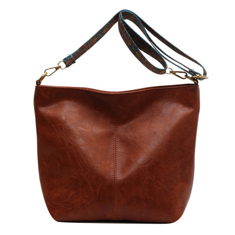 Bolsa_Feminina_Tranversal_em_Couro_gaia_www.amistic.com.br_9