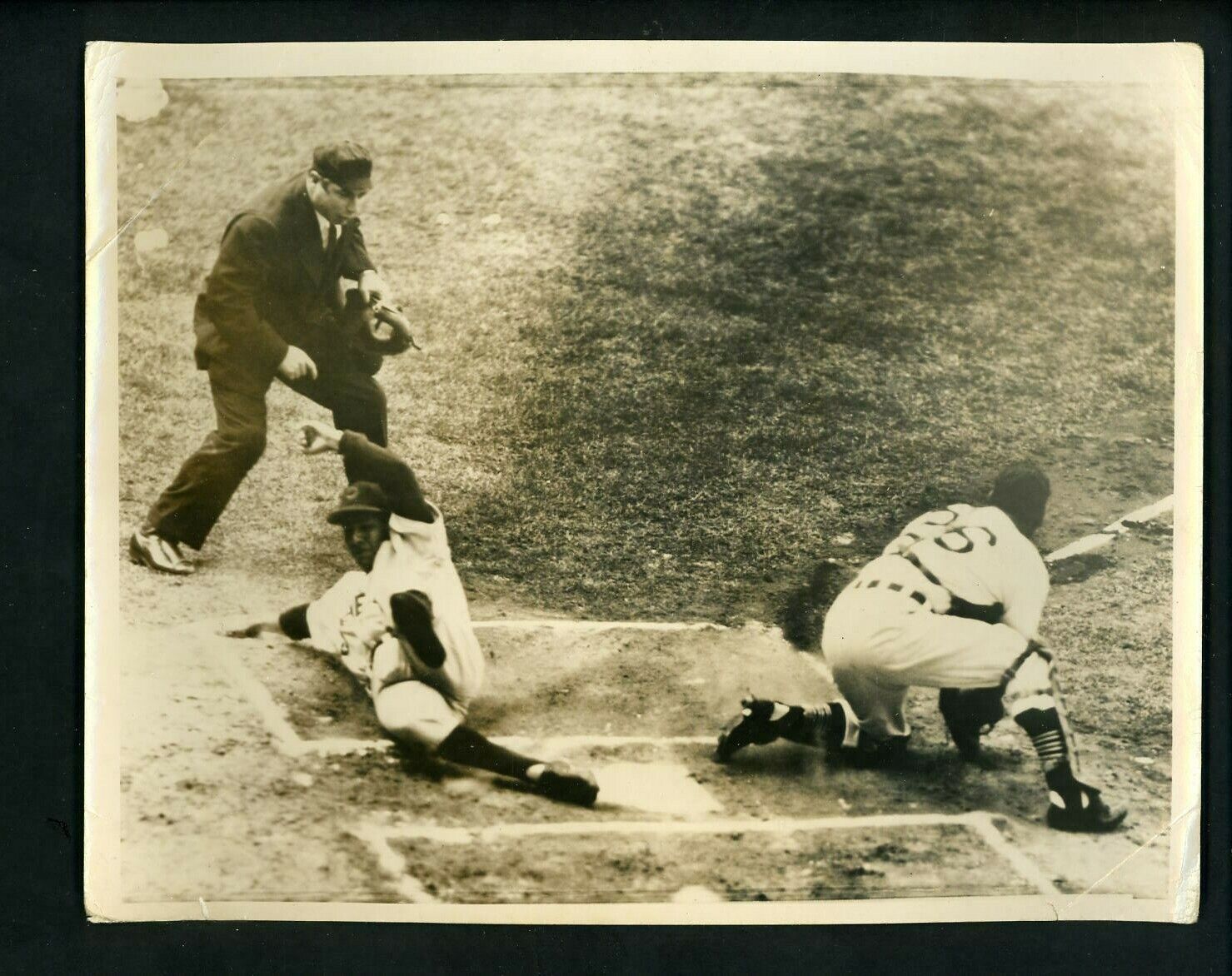 Bobby Avila Ginsberg Art Passarella 1951 Press Photo Poster painting Tigers Cleveland Indians