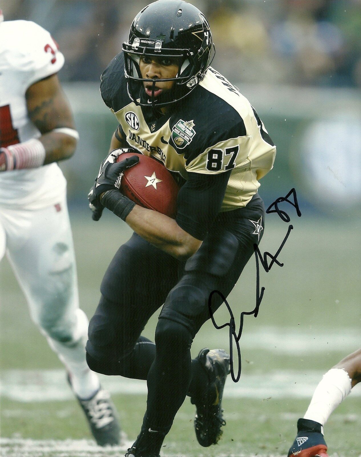 EAGLES JORDAN MATTHEWS HAND SIGNED VANDERBILT COMMODORES 8X10 Photo Poster painting W/COA