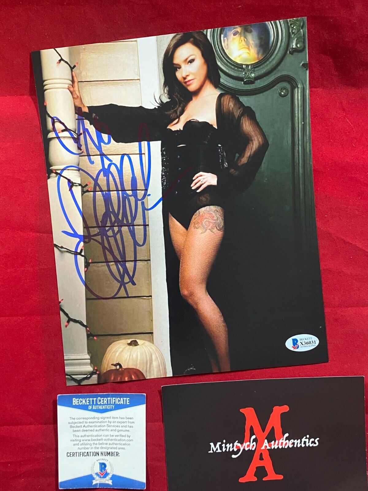 DANIELLE HARRIS AUTOGRAPHED SIGNED 8x10 Photo Poster painting! HALLOWEEN! BECKETT COA! HORROR!