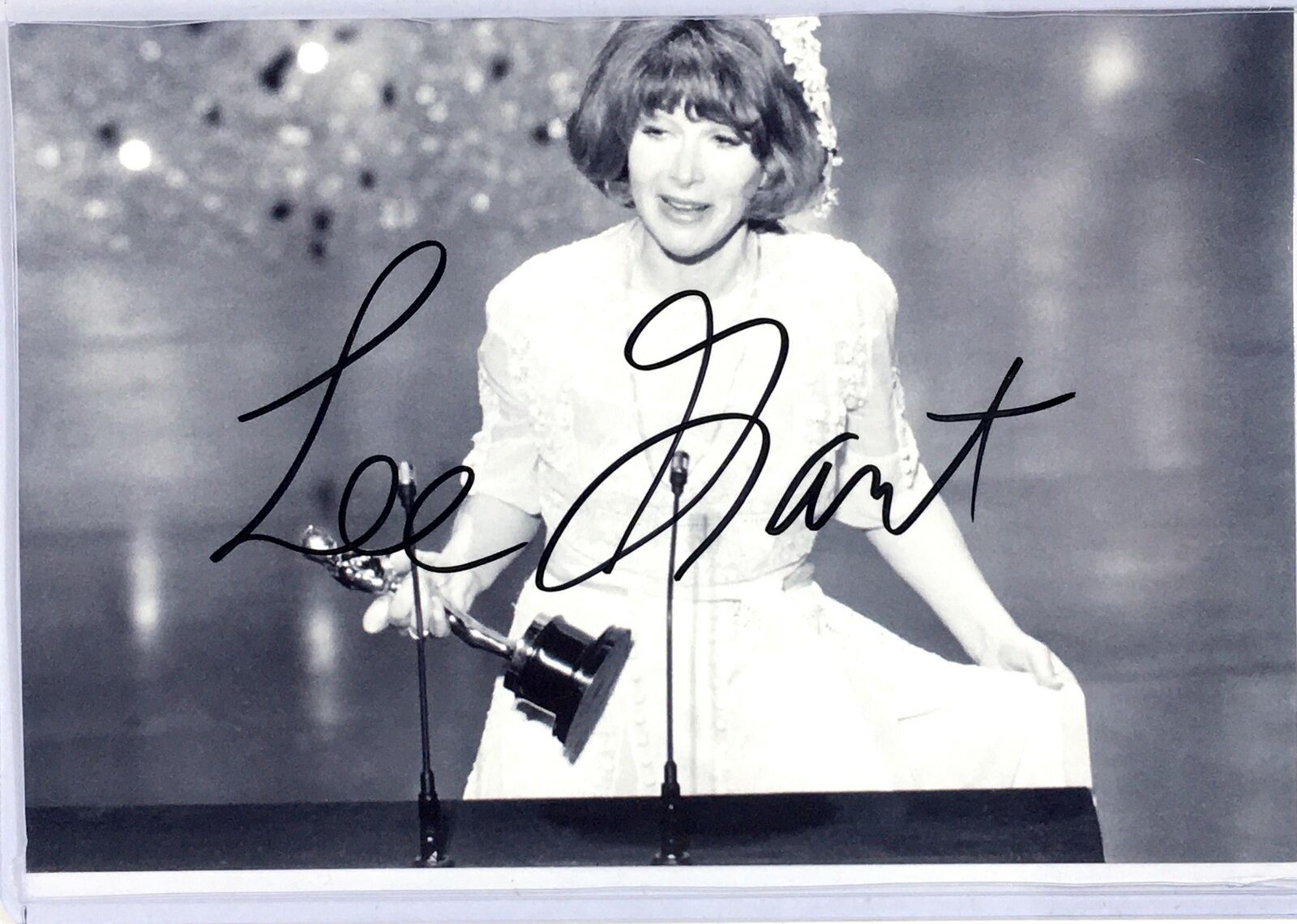 Lee Grant Signed 4x6 Photo Poster painting Actress Shampoo Airport 77 Detective Story Autograph