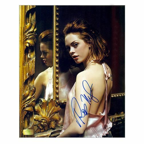 Rose McGowan Autographed Beautiful Reflection 8x10 Photo Poster painting