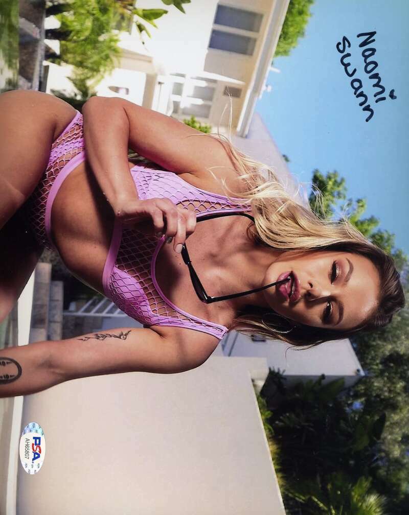 Naomi Swann PSA DNA Cert Signed 8x10 Photo Poster painting AVN Autograph