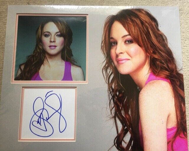 LINDSAY LOHAN SIGNED MEAN GIRLS Photo Poster painting MOUNT UACC REG 242