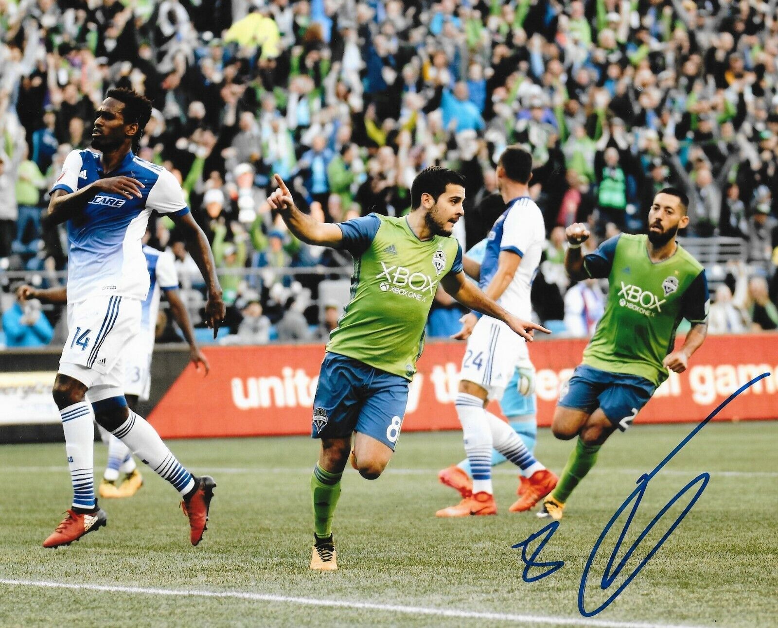 Victor Rodriguez signed Seattle Sounders 8x10 Photo Poster painting MLS Soccer autographed 2