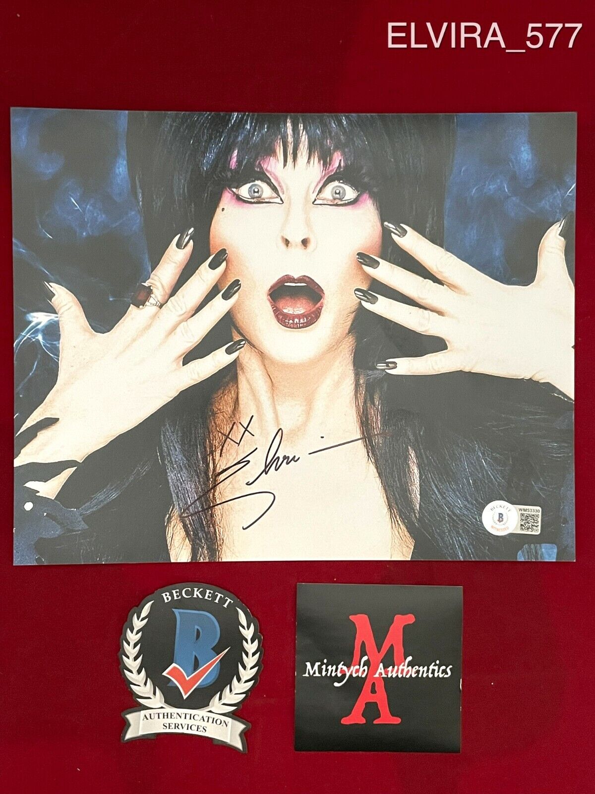 ELVIRA CASSANDRA PETERSON AUTOGRAPHED SIGNED 8x10 Photo Poster painting! BECKETT COA! HORROR!