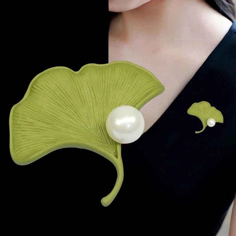 Elegant Glam Pin Geometric Alloy Plating Inlay Artificial Pearls Rhinestones Shell Women’s Brooches