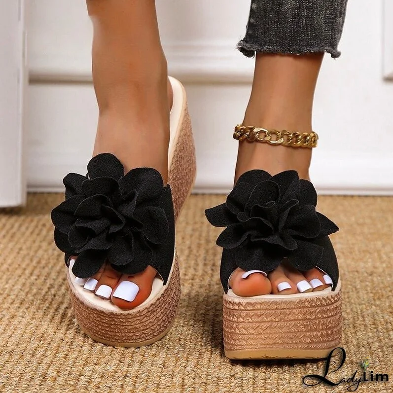 Fashionable and Effortless winter Sandals