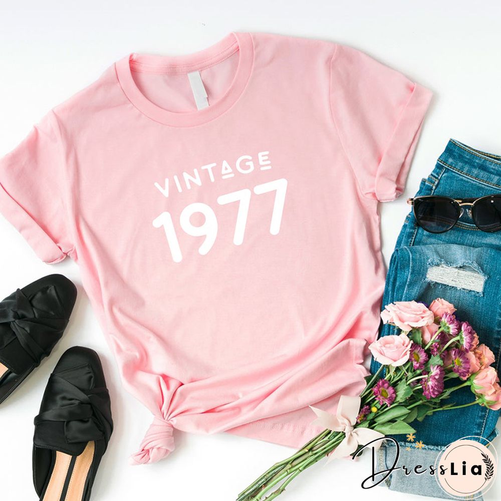 VINTAGE 1977 T-SHIRT WOMEN YEARS OLD 45TH BIRTHDAY GIFTS GIRLS MOM WIFE DAUGHTER PARTY TOP