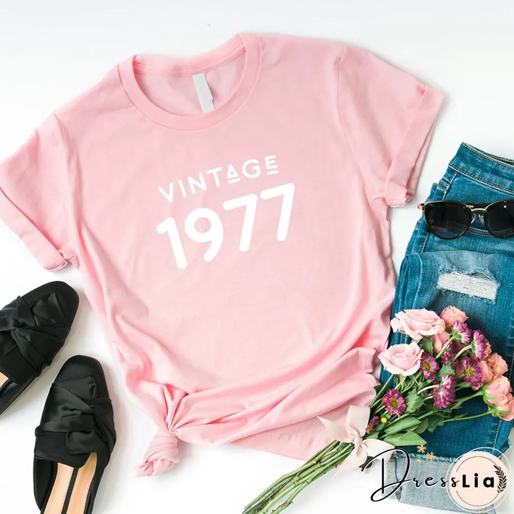 VINTAGE 1977 T-SHIRT WOMEN YEARS OLD 45TH BIRTHDAY GIFTS GIRLS MOM WIFE DAUGHTER PARTY TOP