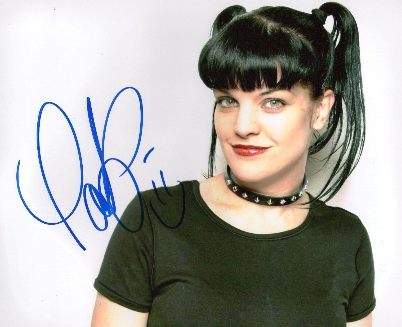 PAULEY PERRETTE AUTOGRAPHED SIGNED A4 PP POSTER Photo Poster painting PRINT 13