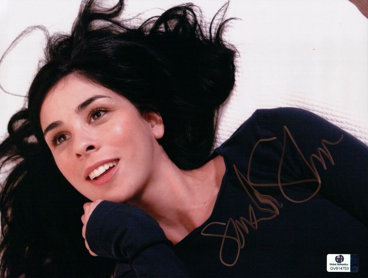 Sarah Silverman Signed Autographed 8X10 Photo Poster painting Sexy Cute Lying Down GV814753