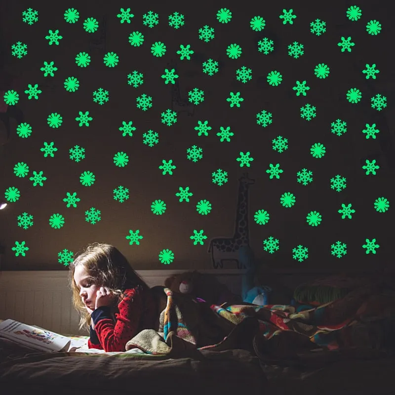 50pcs 3D Snowflake Luminous Wall Sticker Fluorescent Glow In The Dark Wall Decor for Home Kids Room Bedroom Christmas Decor