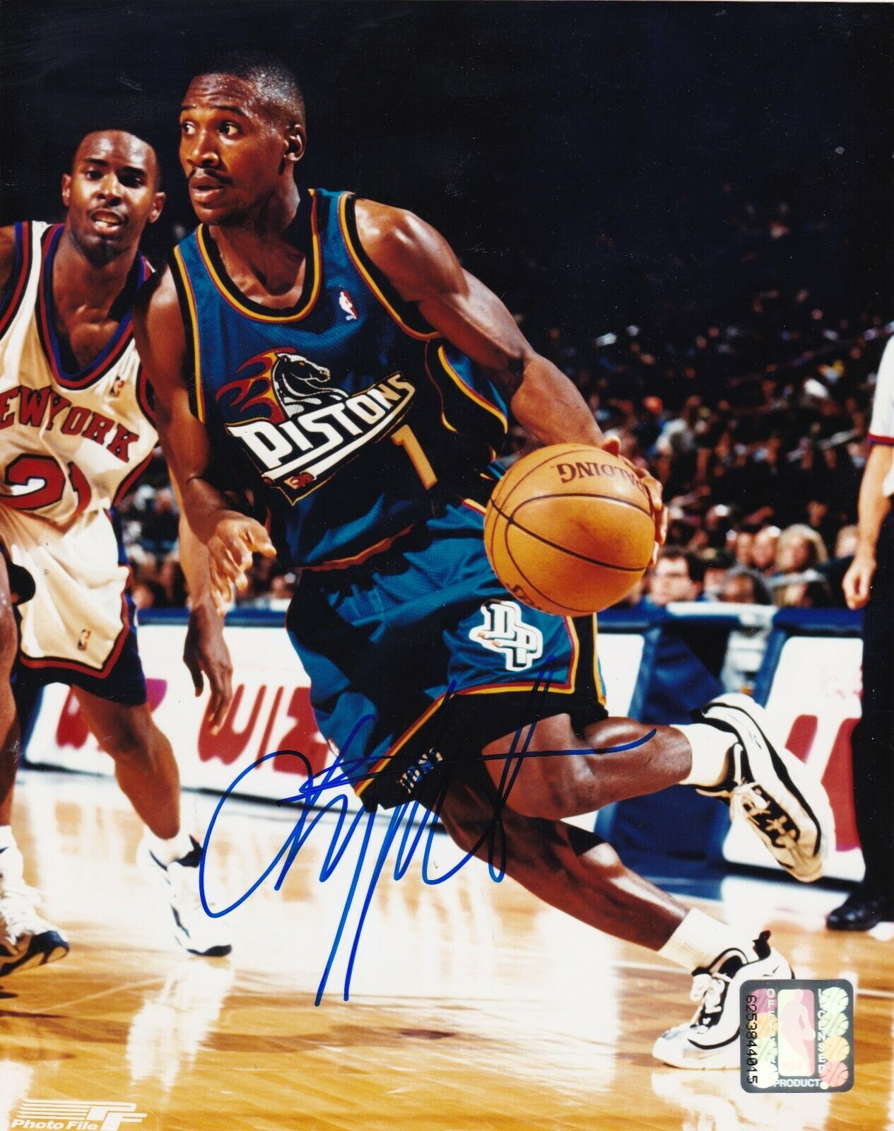 LINDSEY HUNTER DETROIT PISTONS ACTION SIGNED 8x10