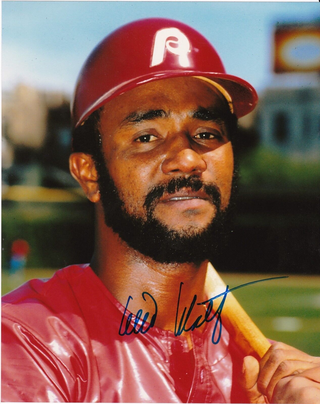 WILLIE MONTANEZ PHILADEPHIA PHILLIES ACTION SIGNED 8x10