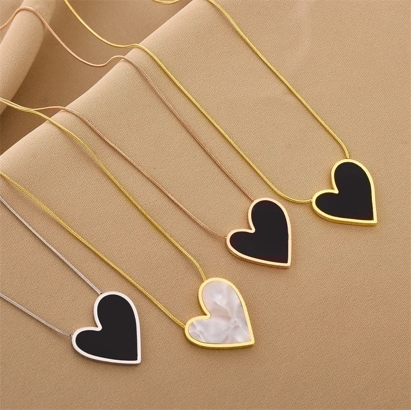 Elegant Heart Shape Titanium Steel Plating Shell Necklace