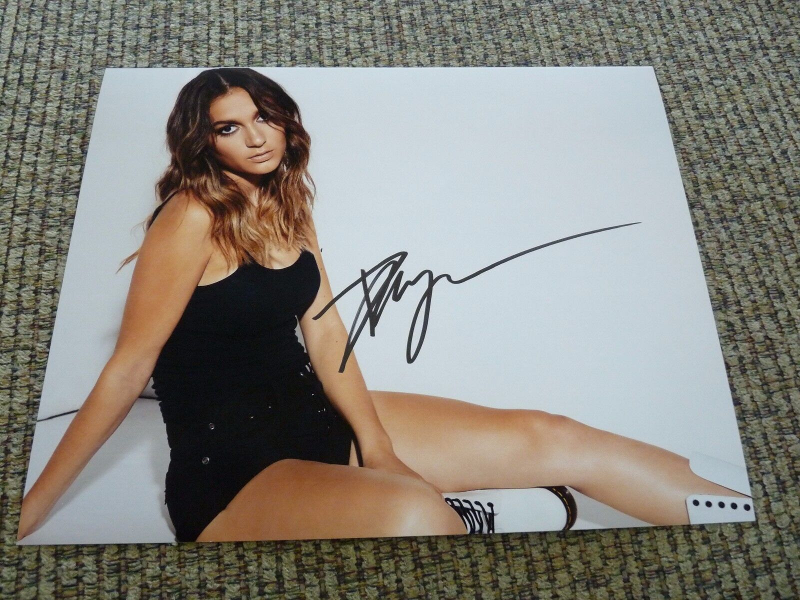 Daya Sexy Signed Autographed 8x10 pop Music Photo Poster painting PSA Guaranteed