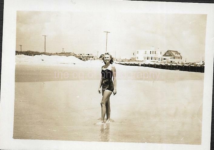 Vintage Snapshot SMALL FOUND Photo Poster paintingGRAPH bw BEACH GIRL Original Portrait 19 32 L