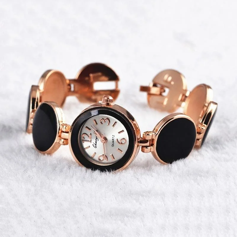 Women Round Dial Bracelet Quartz Wristwatch
