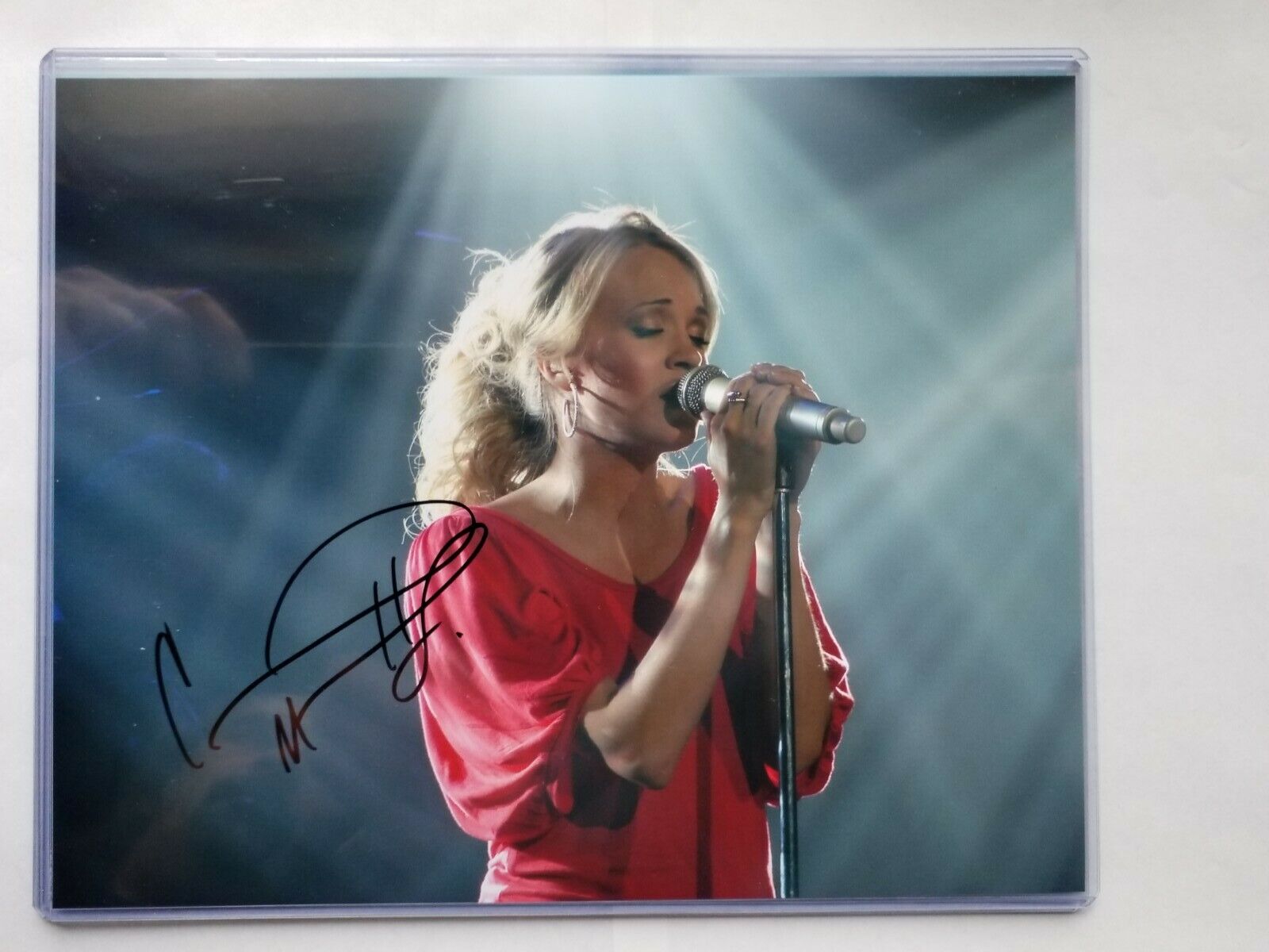 Autographed Carrie Underwood Authentic Signed 8 x 10 Photo Poster painting Very Nice