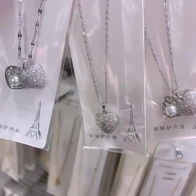 Love shell pearl gold plated necklace (movable)