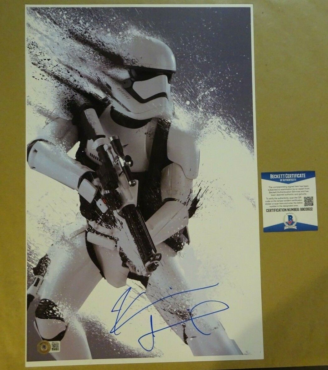 Autographed KEVIN SMITH Signed STAR WARS STORMTROOPER Photo Poster painting 11x17