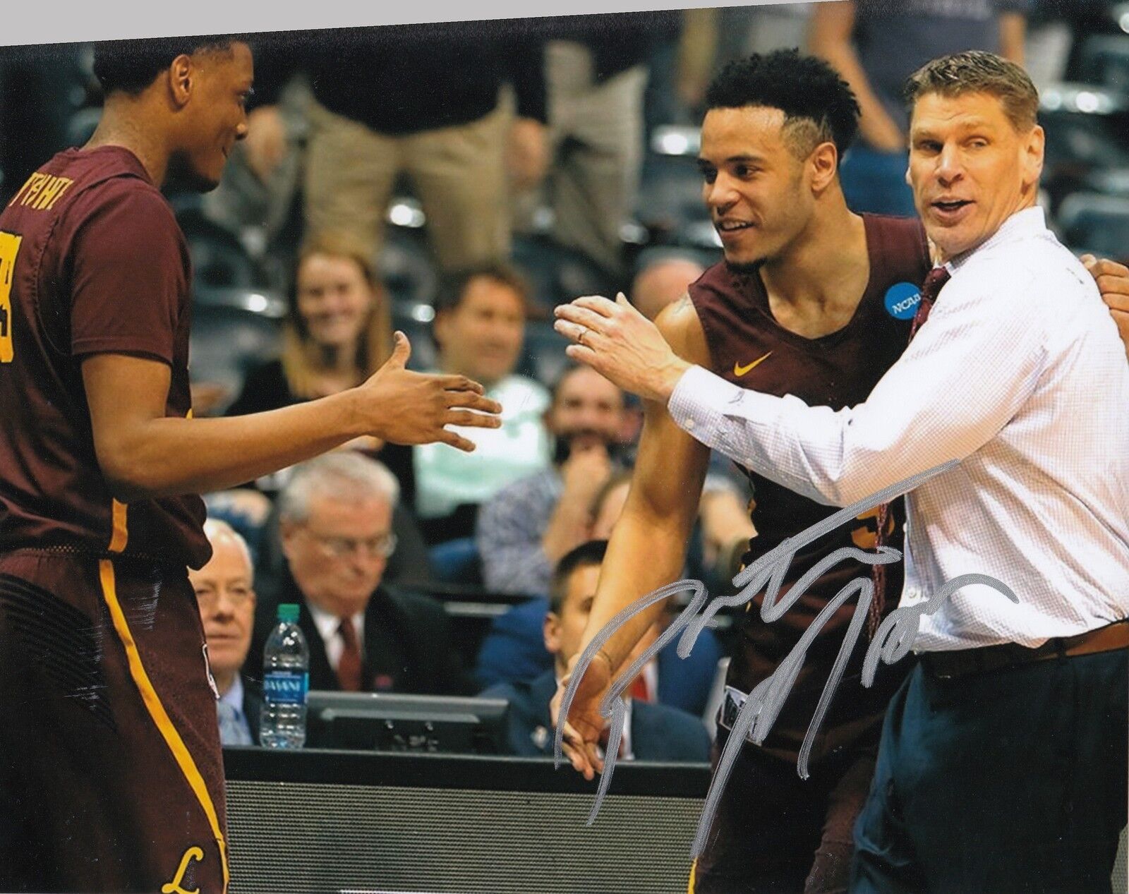 PORTER MOSER signed (LOYOLA RAMBLERS) Basketball 8X10 Photo Poster painting *PROOF* W/COA #1