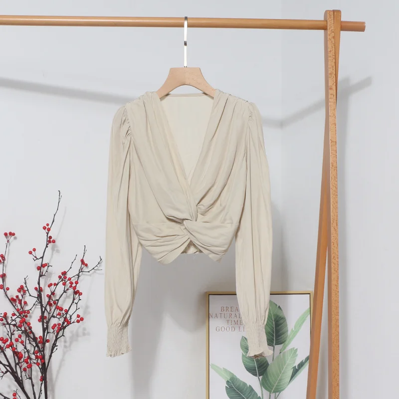 Uveng 2022 Sexy Niche Cross-Kinny Wrinkles V-Neck Pad Shoulder Long Sleeve Shirt Short High-Waist Bubble Sleeve Top