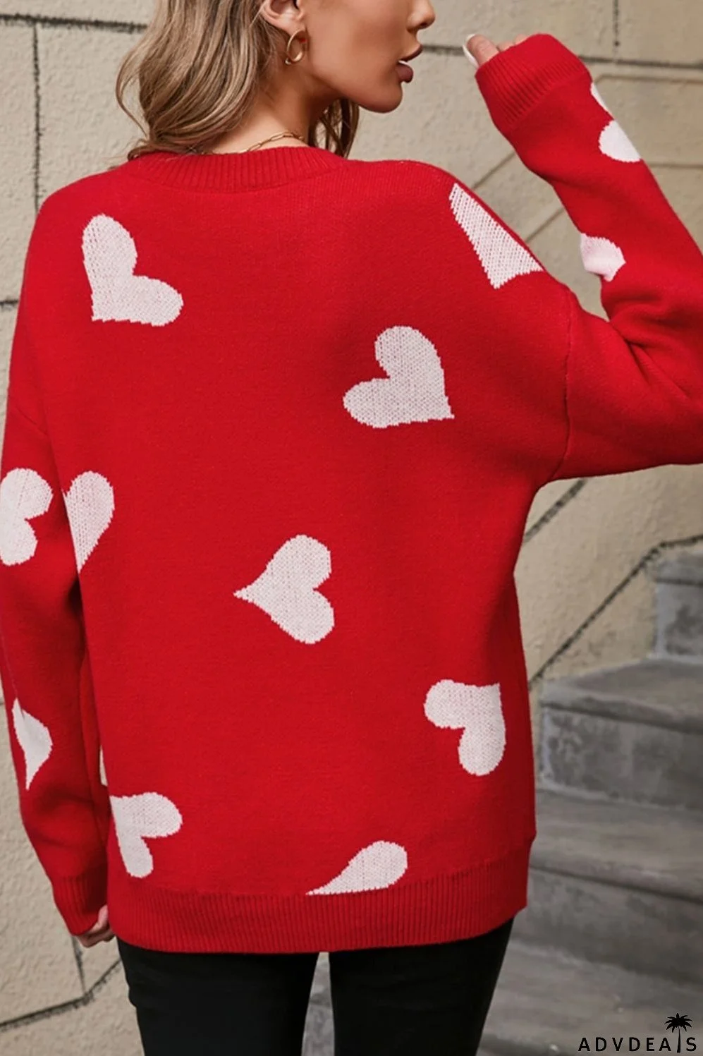 Heart-shaped crew neck sweater with dropped shoulders