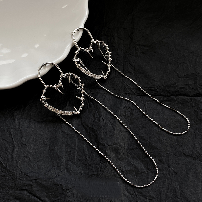 Thorn Openwork Heart Earrings
