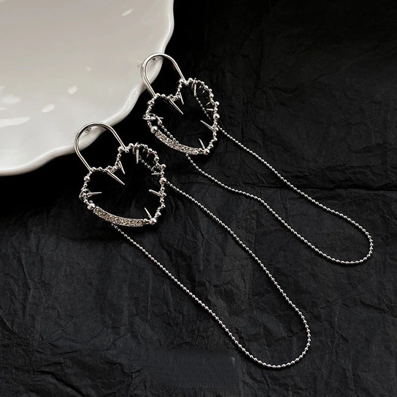 Thorn Openwork Heart Earrings