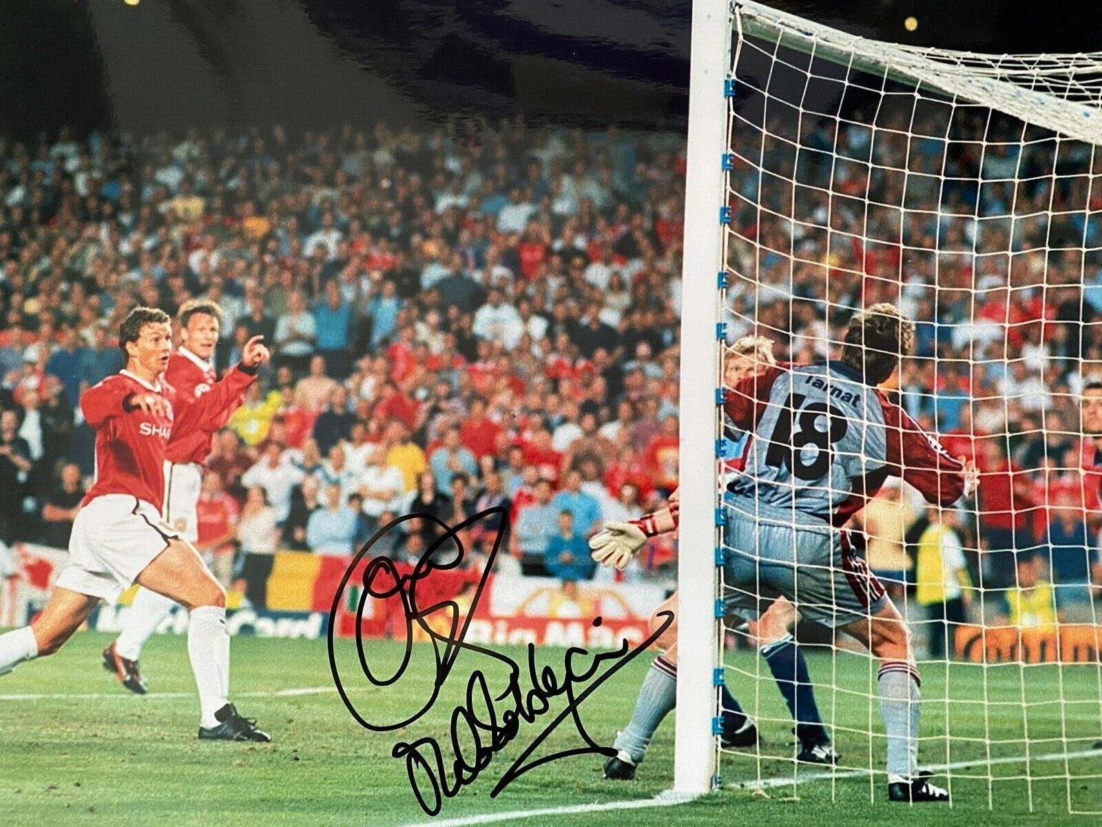 OLE GUNNAR SOLSKJAER - CHAMPIONS LEAGUE WINNING GOAL - LARGE SIGNED Photo Poster paintingGRAPH