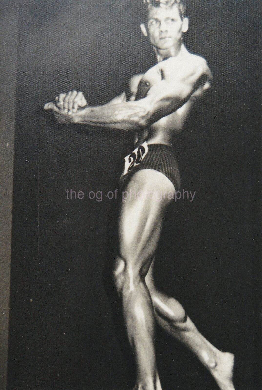 BODYBUILDER GENE MOZEE Found Photo Poster paintinggraph BODYBUILDING 812 9 X