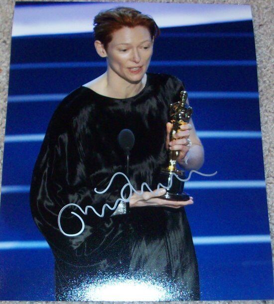 TILDA SWINTON SIGNED AUTOGRAPH MICHAEL CLAYTON OSCAR'S 8x10 Photo Poster painting w/PROOF