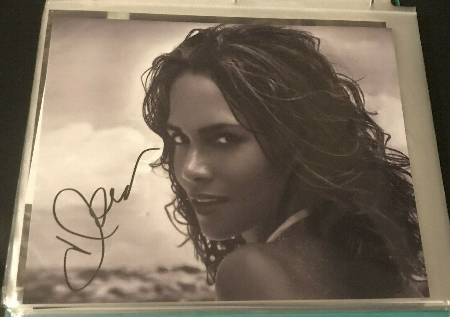 HALLE BERRY Hand Signed Autographed 8x10 Photo Poster painting with COA Super Sexy! Rare!