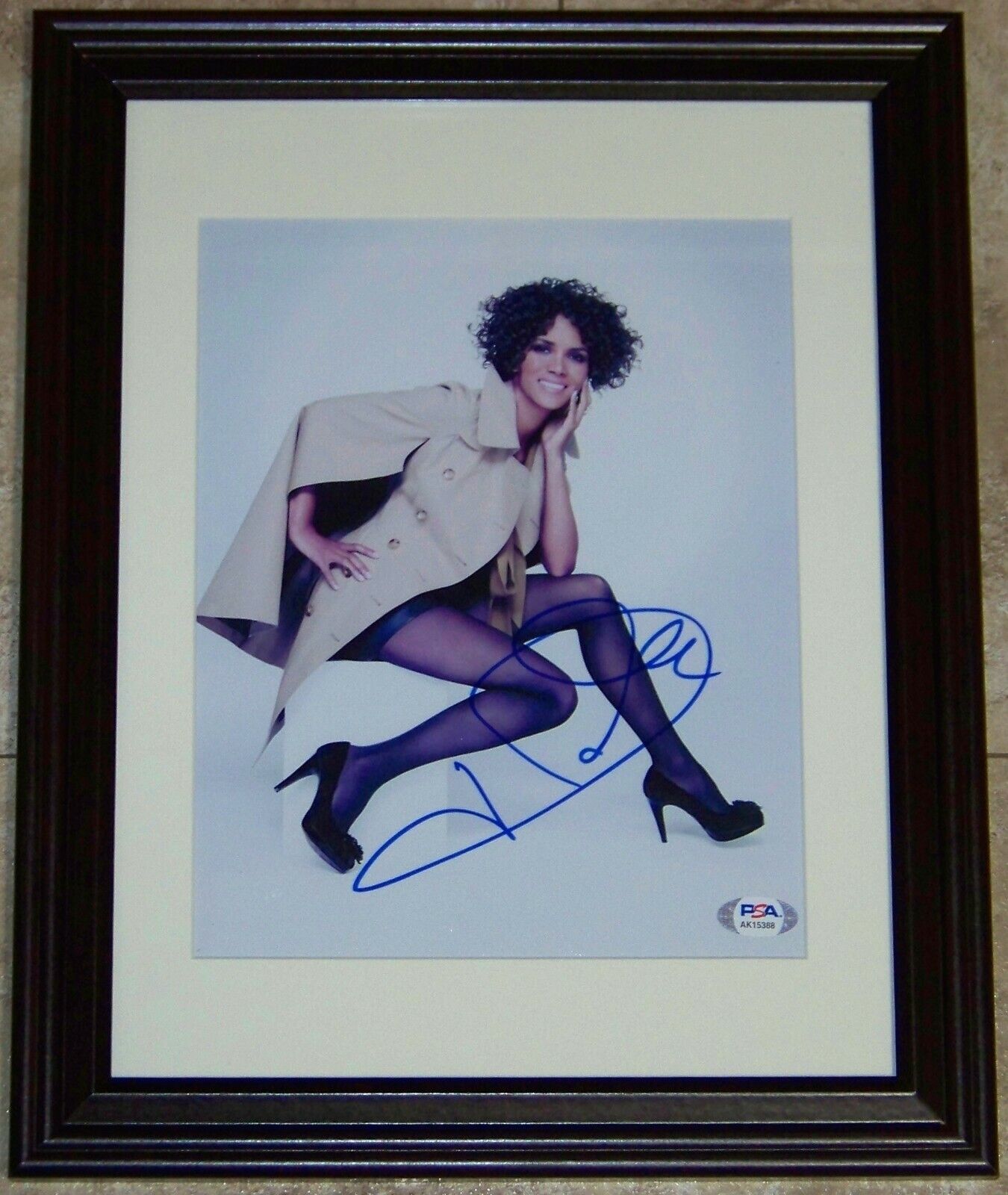 FLASH SUPER SALE! Halle Berry Signed Autographed Framed 8x10 Photo Poster painting PSA COA!