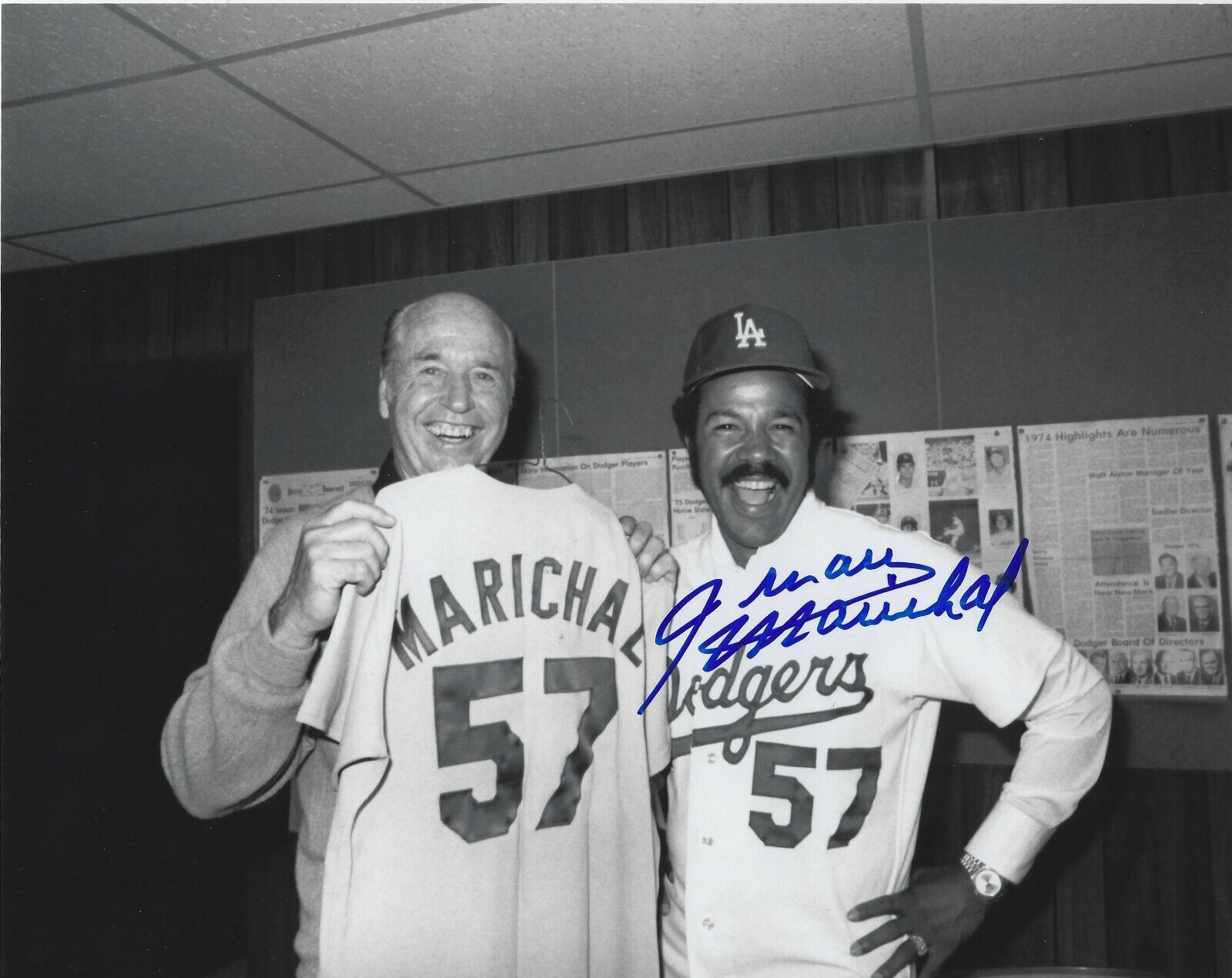 Signed 8x10 JUAN MARICHAL HOF Los Angeles Dodgers Autographed Photo Poster painting - COA