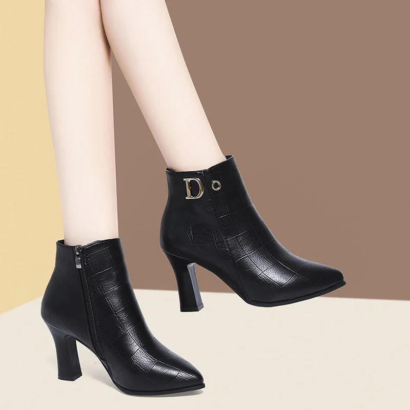 Women Wedding Boots Red 2021 New Genuine Leather Fashion Large Size 43 Women Ankle Boots Women Mid-heel Pointed Ladies Booties