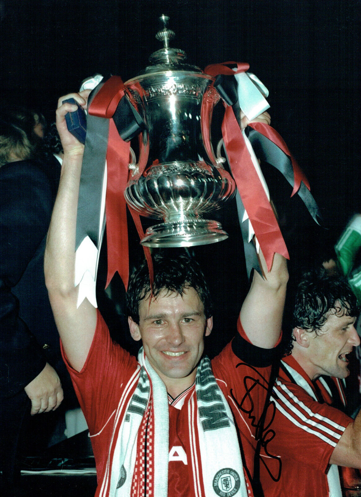 Bryan ROBSON SIGNED Manchester United FA Cup Autograph 16x12 Photo Poster painting AFTAL COA