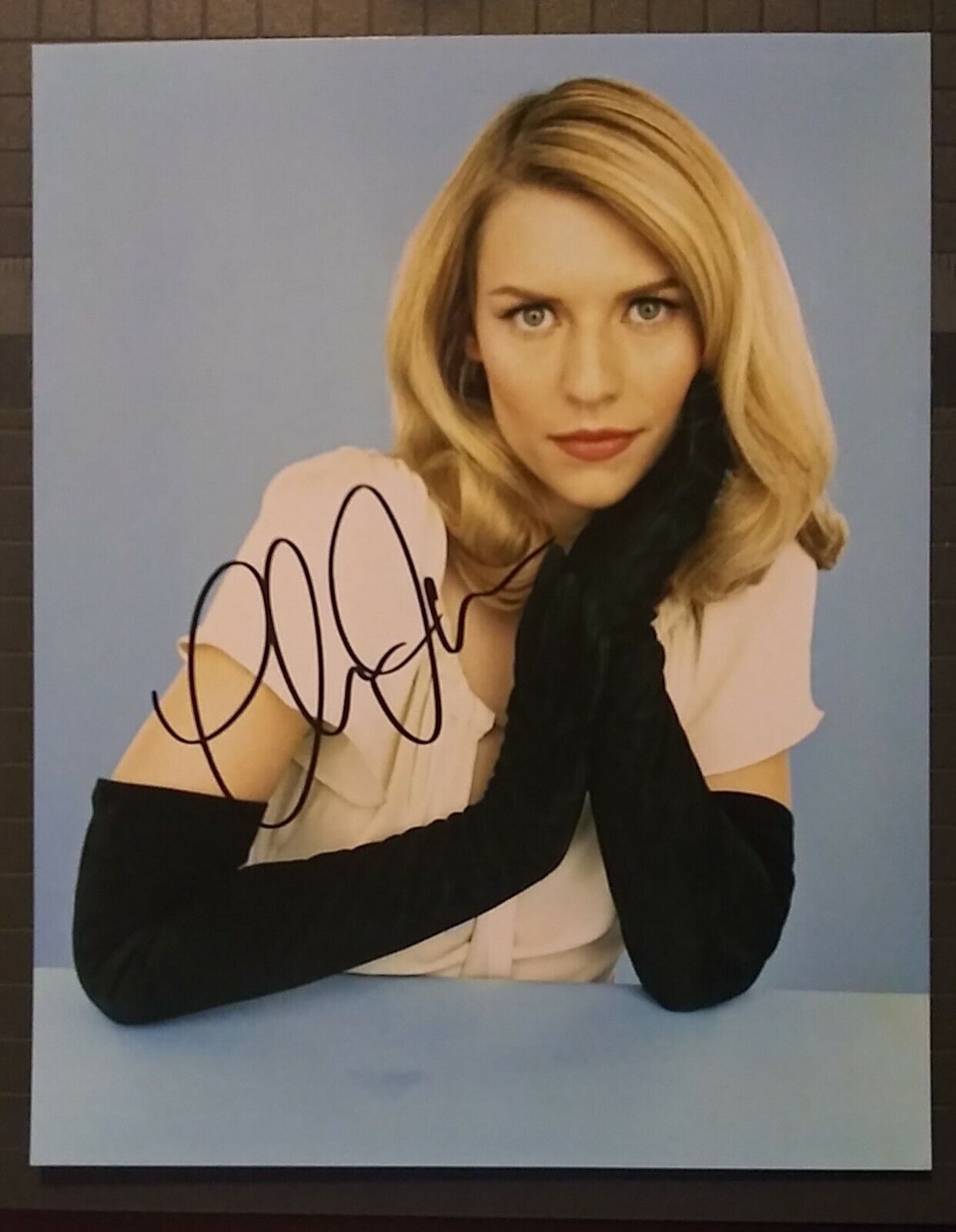 Claire Danes signed 8x10