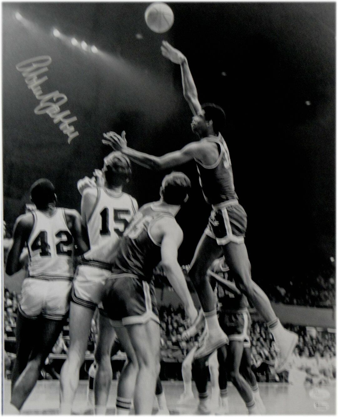 Kareem Abdul Jabbar Hand Signed Autographed 16X20 Photo Poster painting Bucks B&W Hook OA JSA