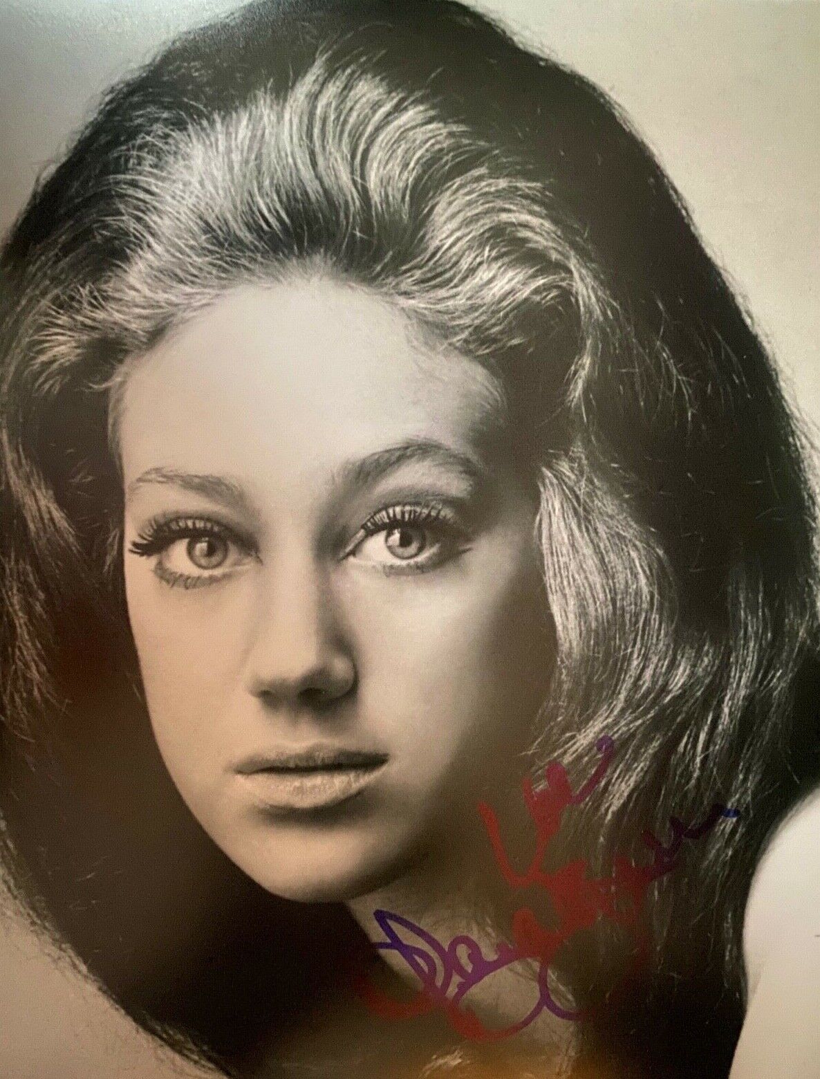 MARISA BERENSON - TOP MODEL & ACTRESS - EXCELLENT SIGNED Photo Poster paintingGRAPH