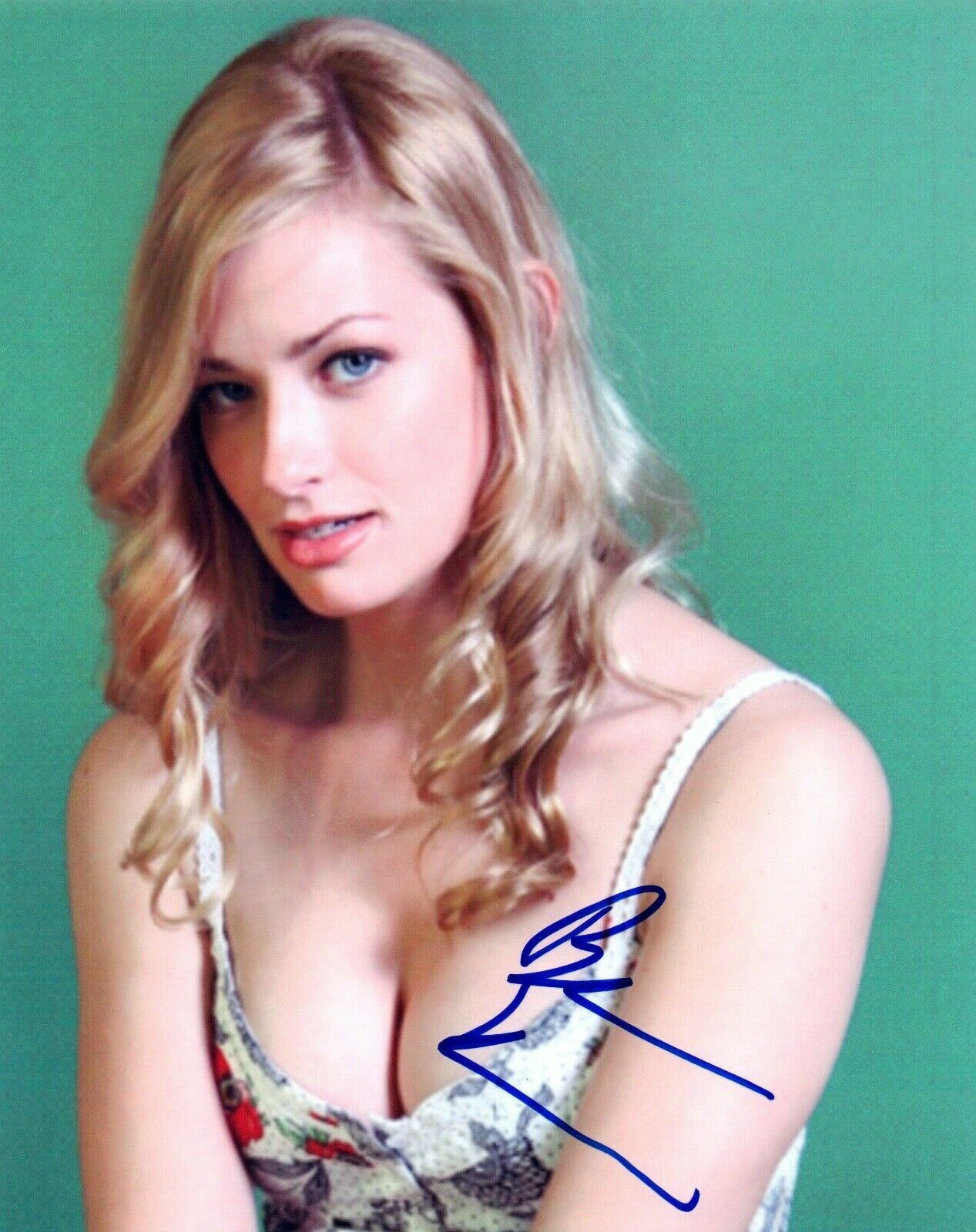 Beth Behrs Autographed Signed 8x10 Photo Poster painting ( The Neighborhood ) REPRINT