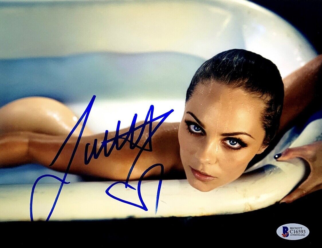 Laura Vandervoort Signed 8x10 Photo Poster painting Beckett C16593 Smallville